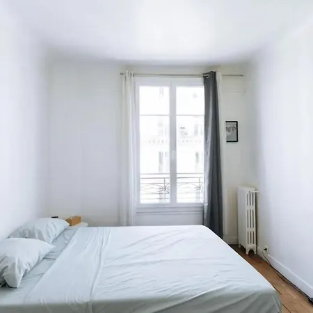 Cozy And Warm 1bd In Montmartre